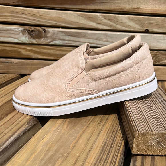 Blush Snake Embossed Loafers! NEW! - Picture 4 of 10